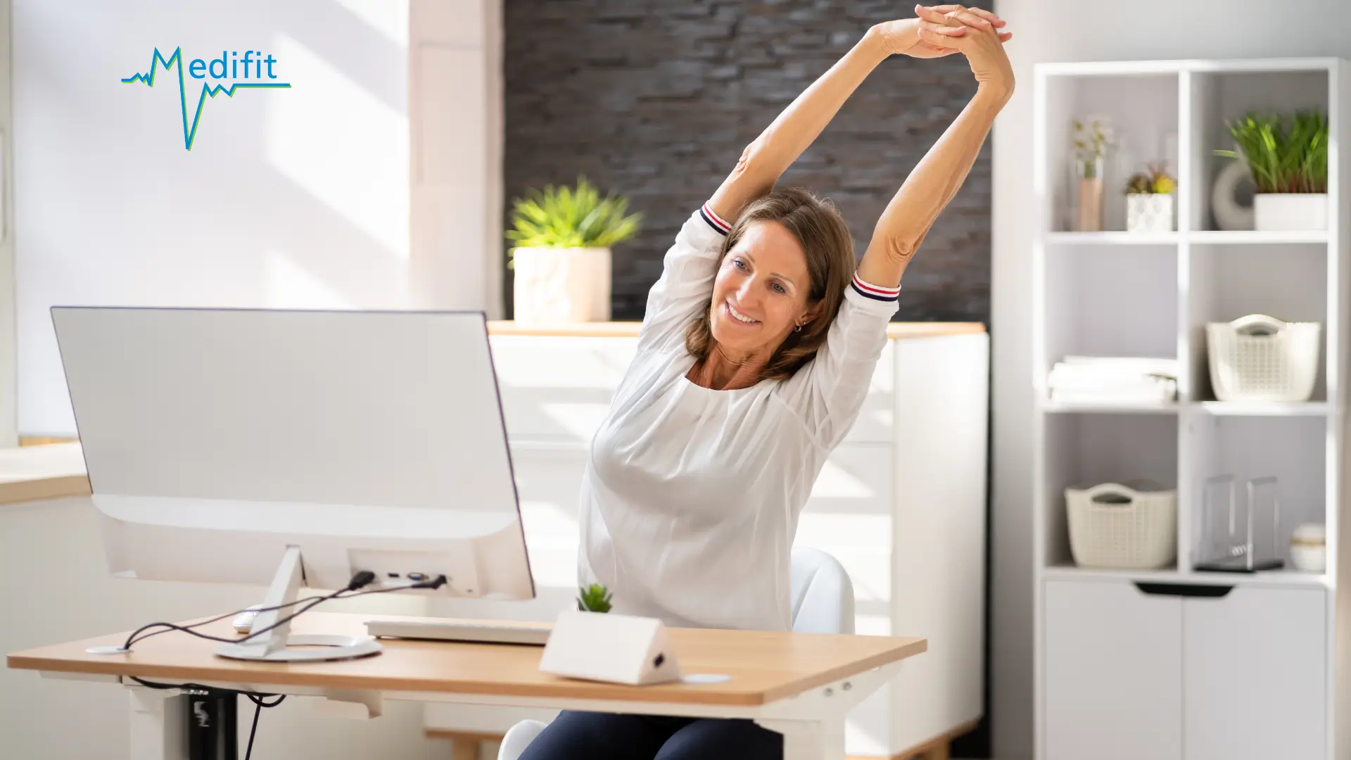 Une femme qui s'etire | MEDIFIT